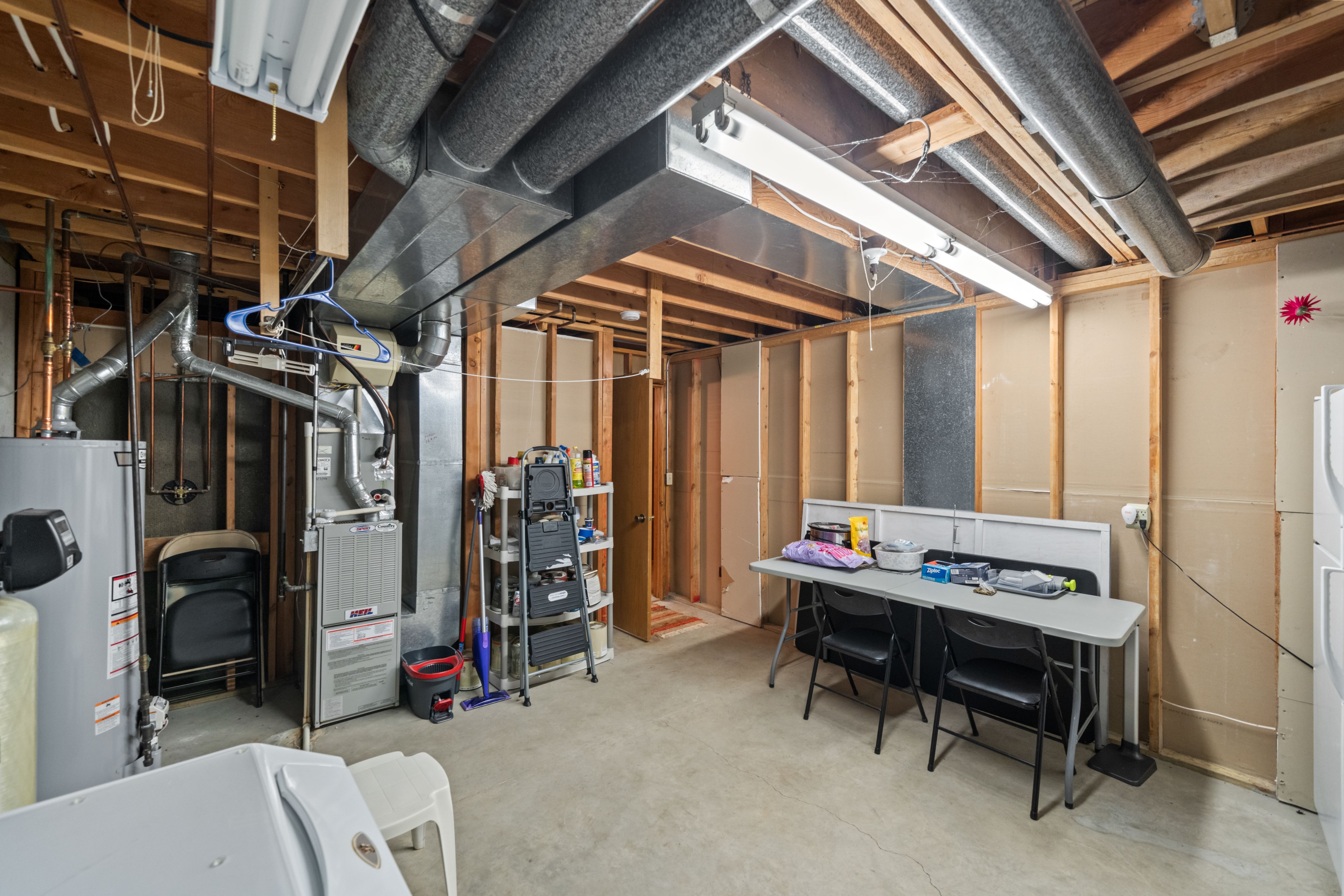 Listing Photo: 106 W Franklin Ave, Indianola, IA 50125-33